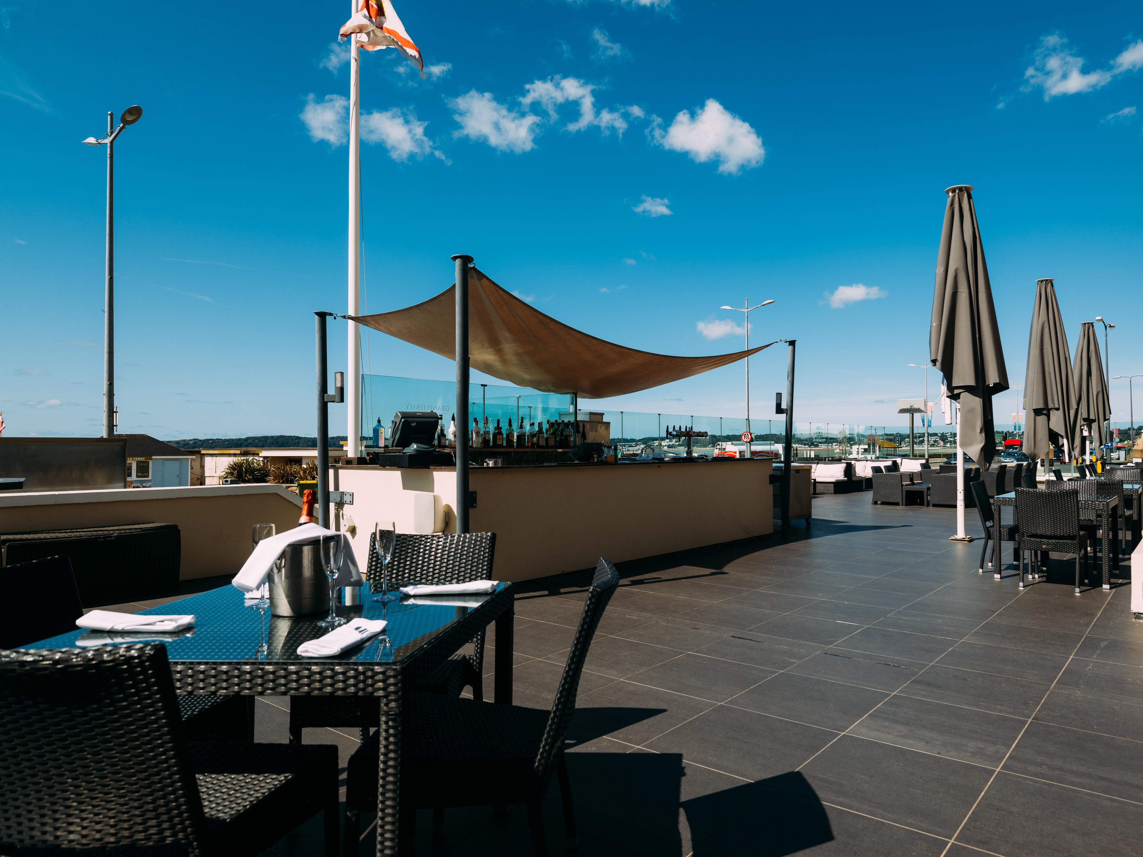Bdl泽西大酒店&Spa 圣赫利尔泽西 外观 照片 The Sky Bar