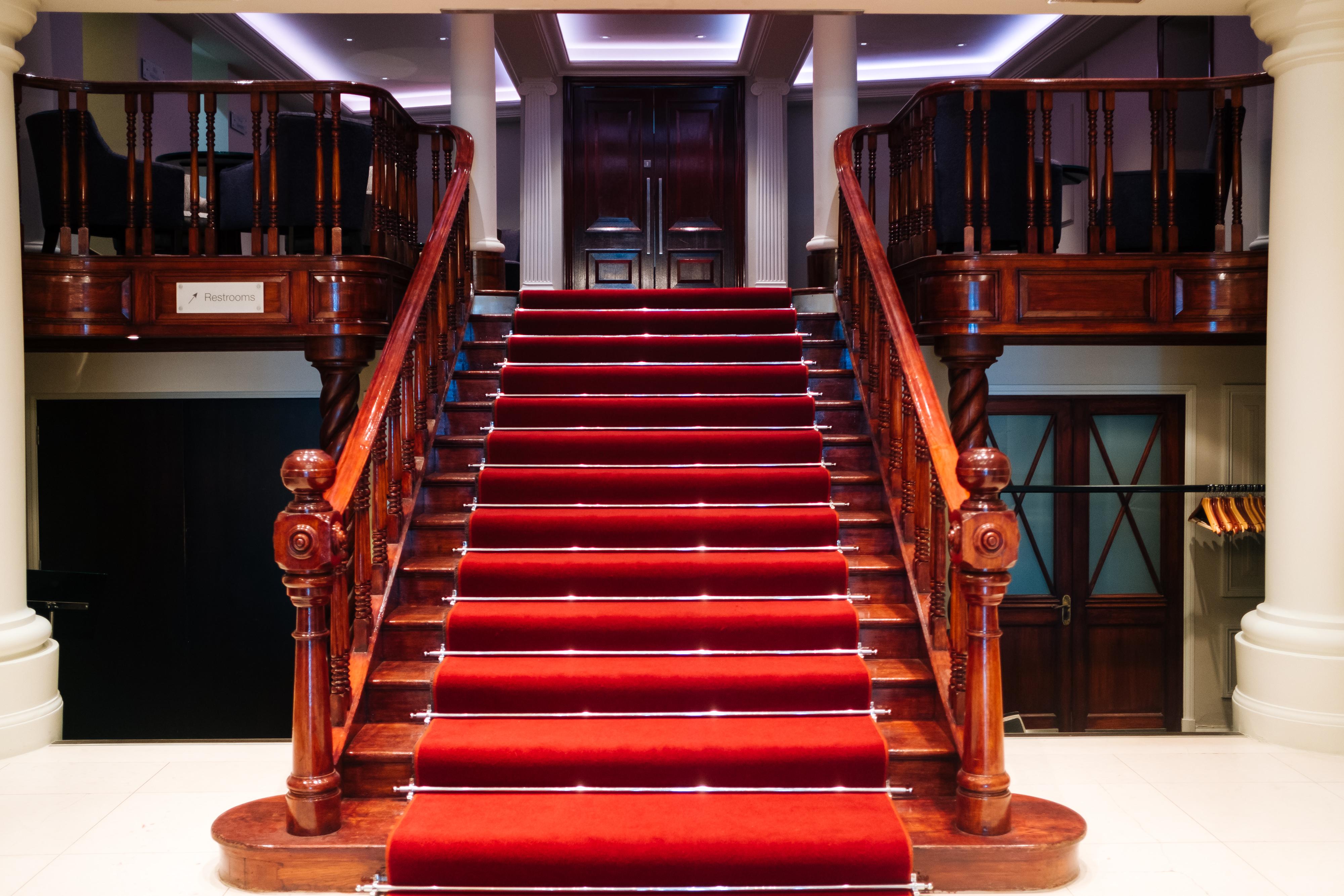 Bdl泽西大酒店&Spa 圣赫利尔泽西 外观 照片 The staircase at the entrance of the hotel