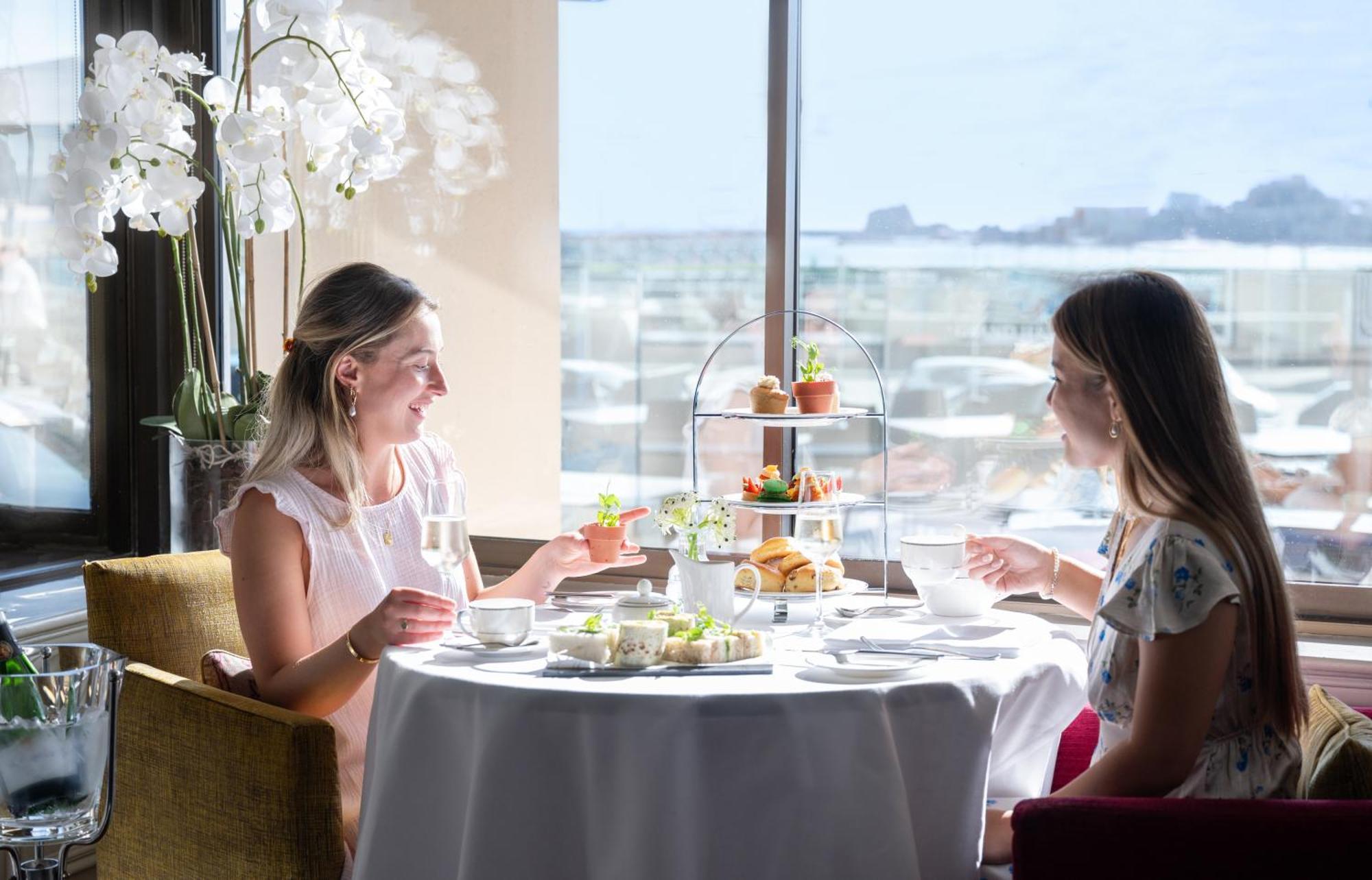 Bdl泽西大酒店&Spa 圣赫利尔泽西 外观 照片 Afternoon tea at the InterContinental London The O2