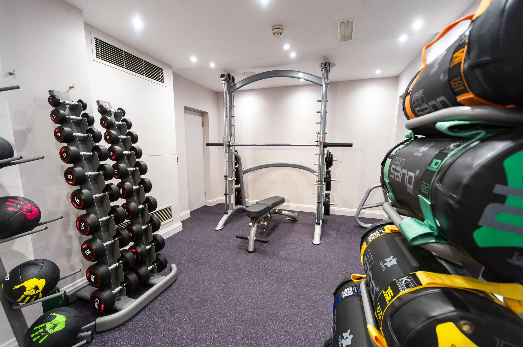 Bdl泽西大酒店&Spa 圣赫利尔泽西 外观 照片 The gym at the London Bridge Campus