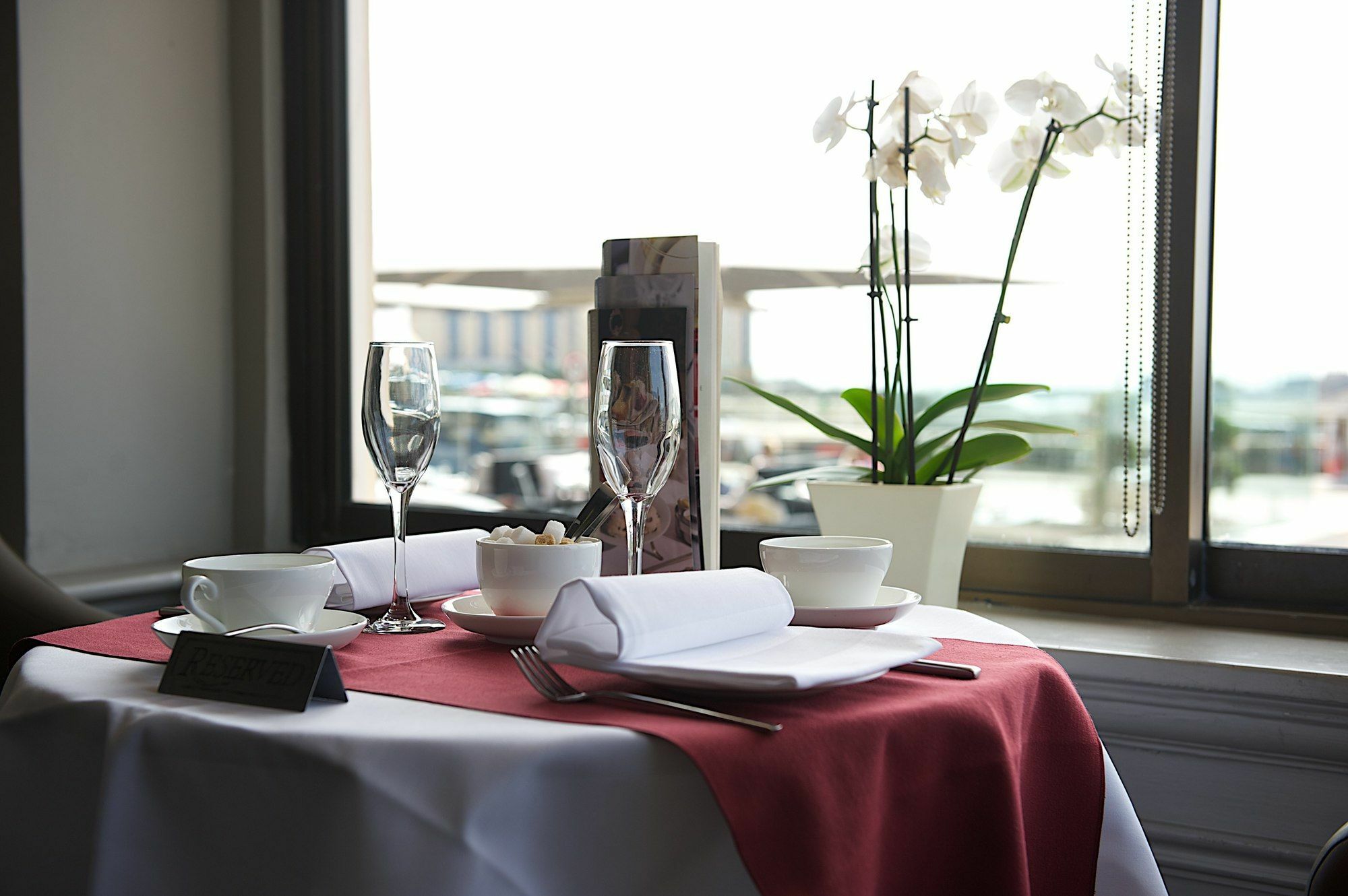 Bdl泽西大酒店&Spa 圣赫利尔泽西 外观 照片 A table set for fine dining
