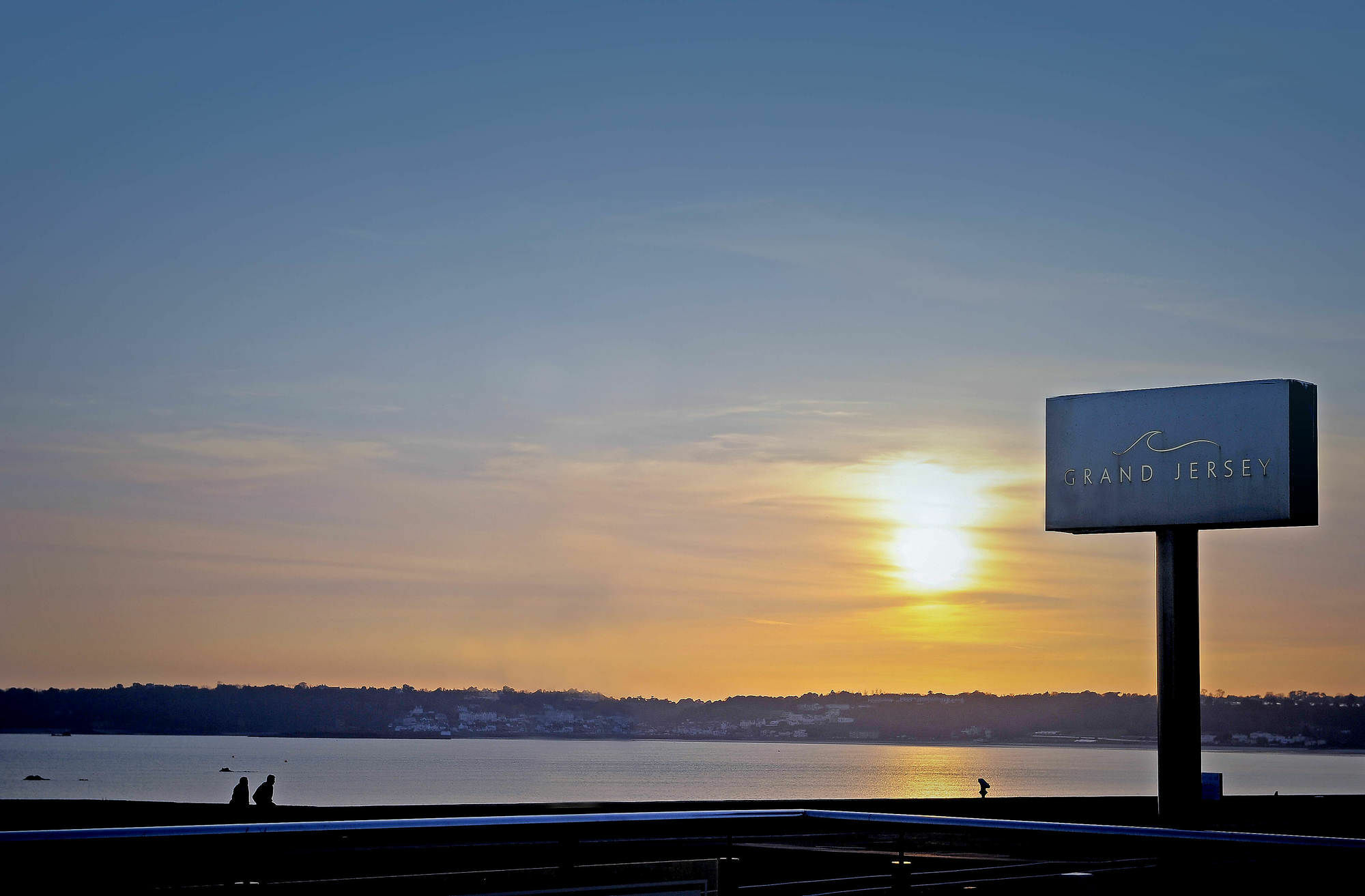 Bdl泽西大酒店&Spa 圣赫利尔泽西 外观 照片 Sunset at Grand Prairie