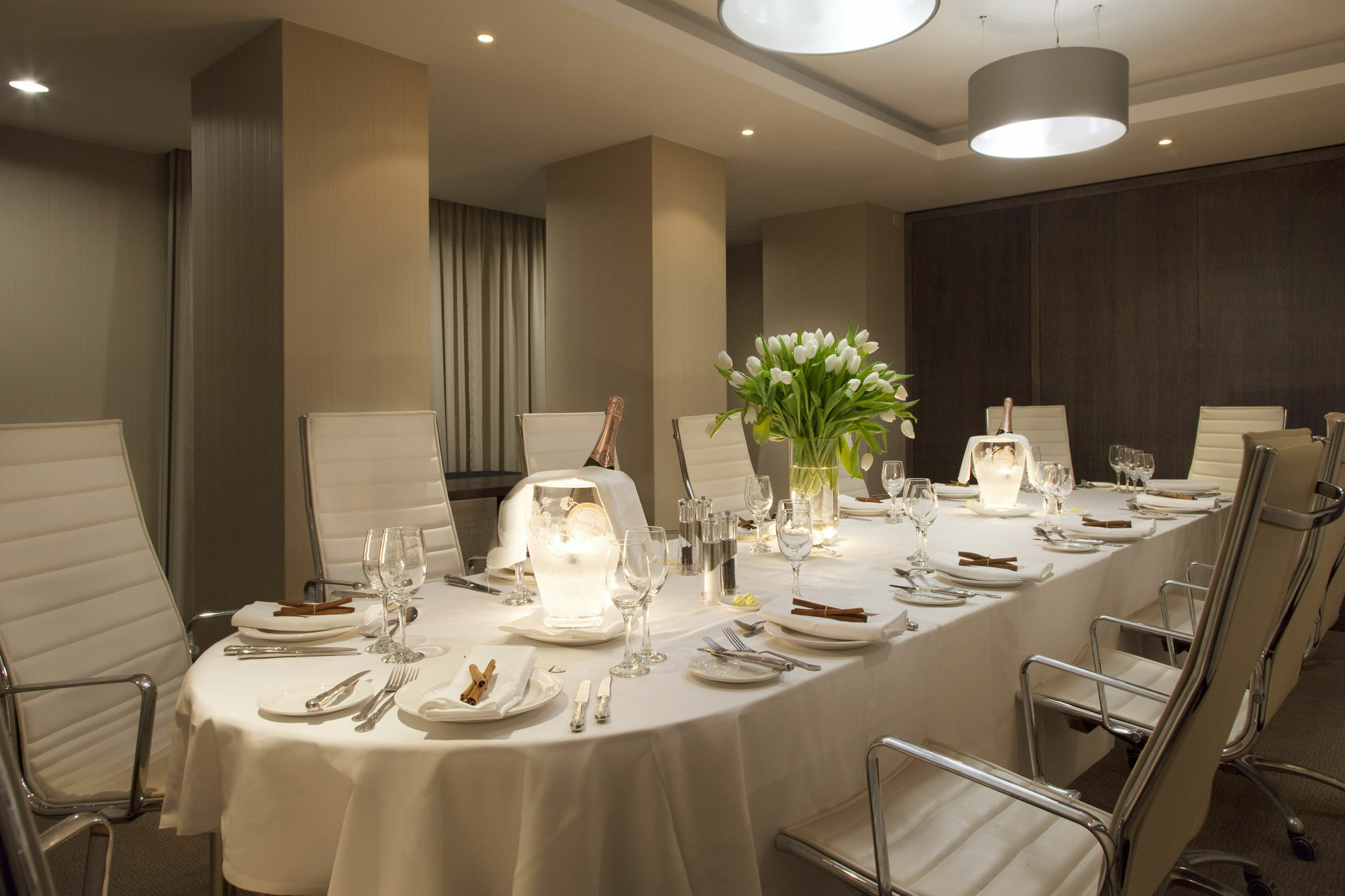 Bdl泽西大酒店&Spa 圣赫利尔泽西 外观 照片 The boardroom at the London Hilton on Park Lane