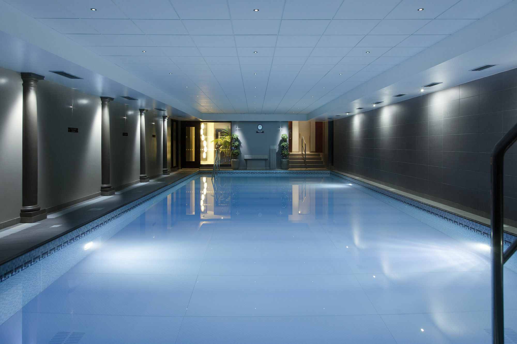 Bdl泽西大酒店&Spa 圣赫利尔泽西 外观 照片 The swimming pool at The Dorchester